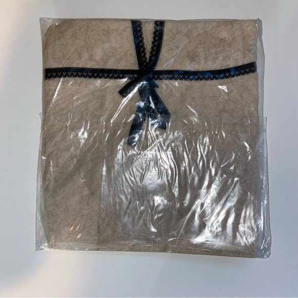 NWT Kiyonna Halle Lace Cover-Up - Size 1X (14-16) - Picture 3 of 4